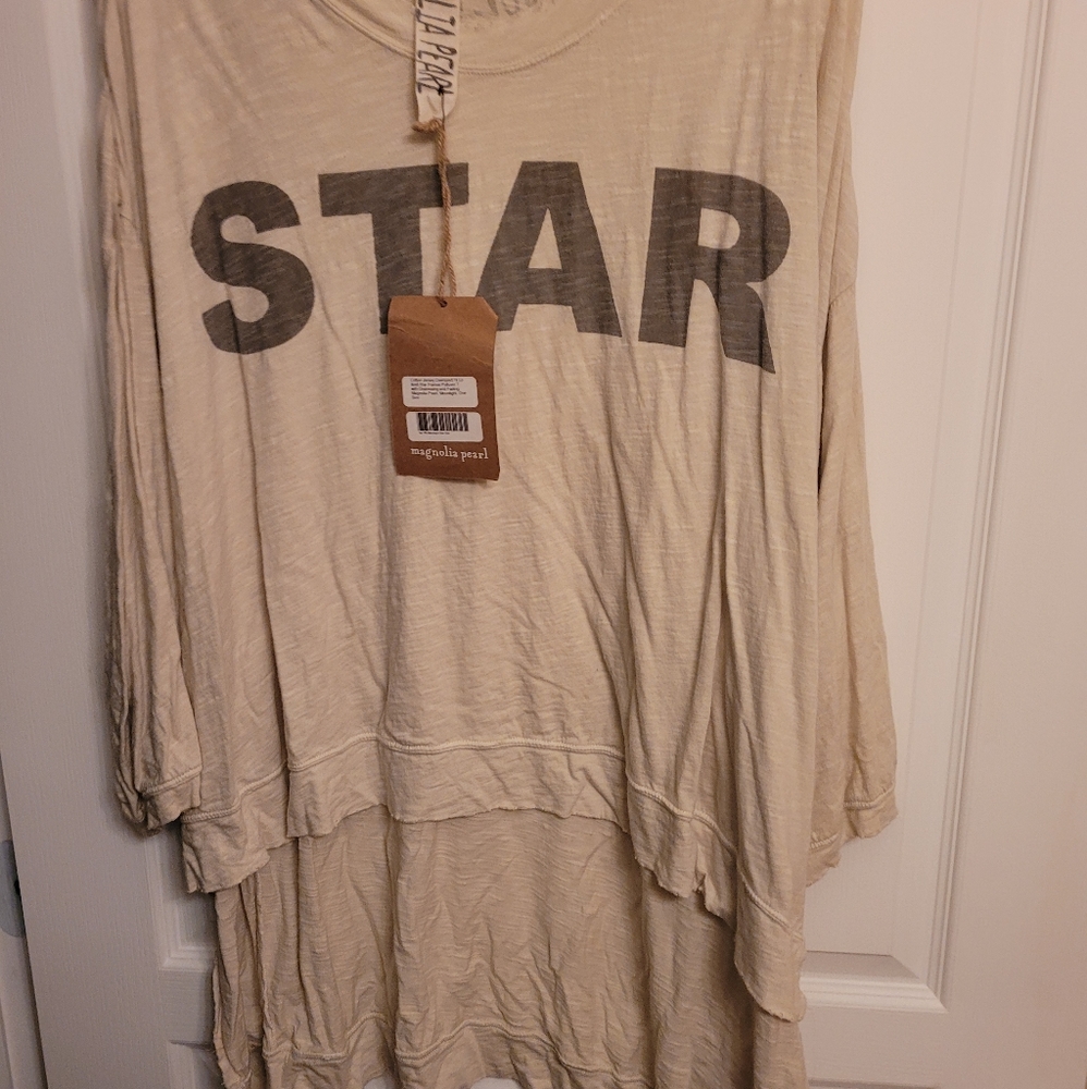 SOLD!! Magnolia Pearl Bold STAR Frances Pullover - Picture 1 of 4